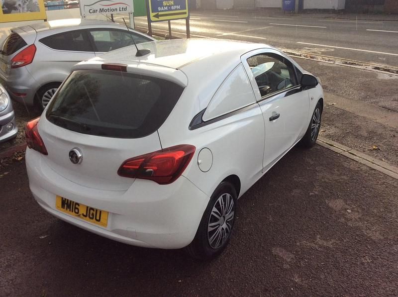 Used Vauxhall Corsa 95 HP (69 kW) 2016 White Hatchback