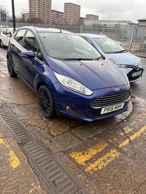 Blue Used 2015 Ford Fiesta Titanium Hatchback | £4,750 (Fair price) - Image 1/4