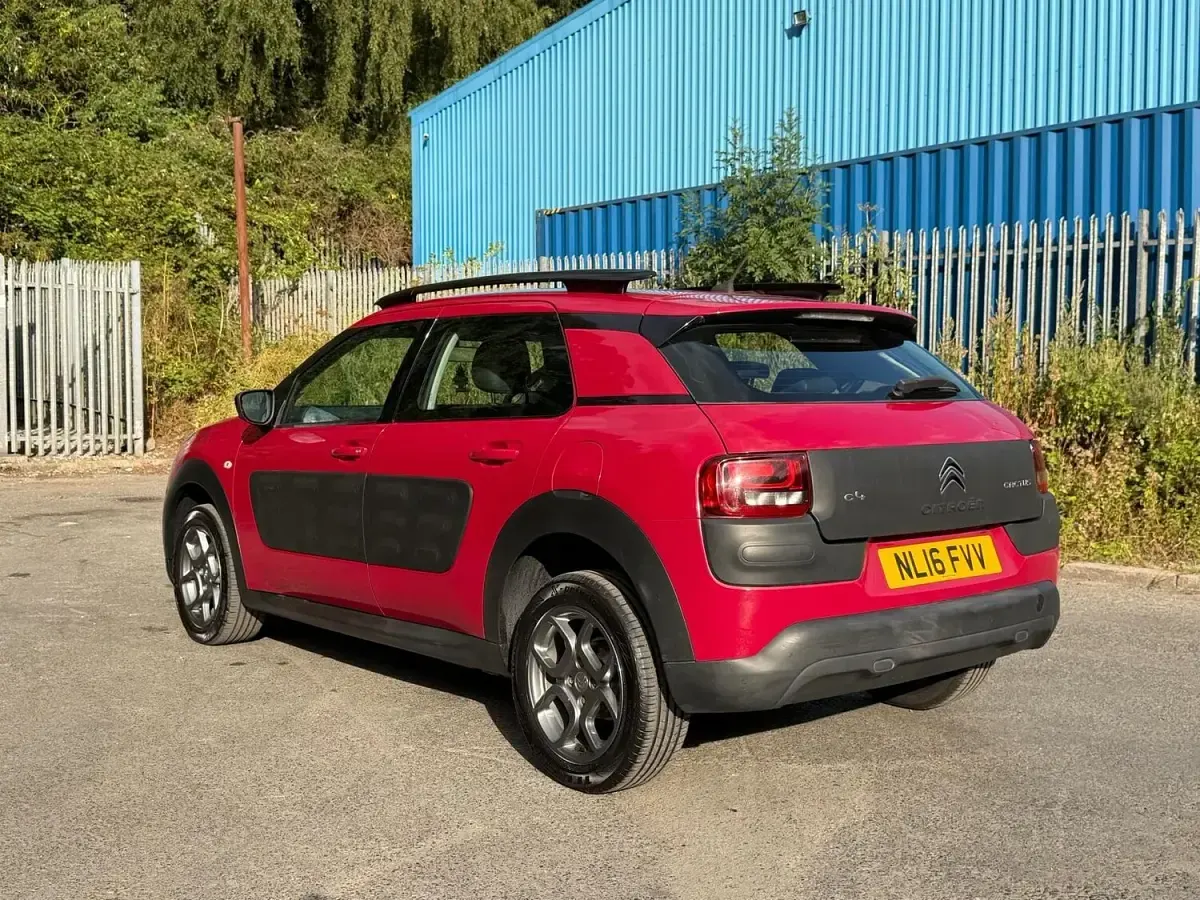 Used Citroën C4 Cactus Feel 80 HP (58 kW) 2016 Red Hatchback