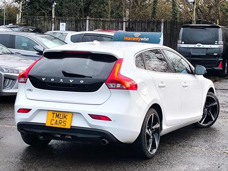 Used Volvo V40 SE 180 HP (132 kW) 2014 White Hatchback