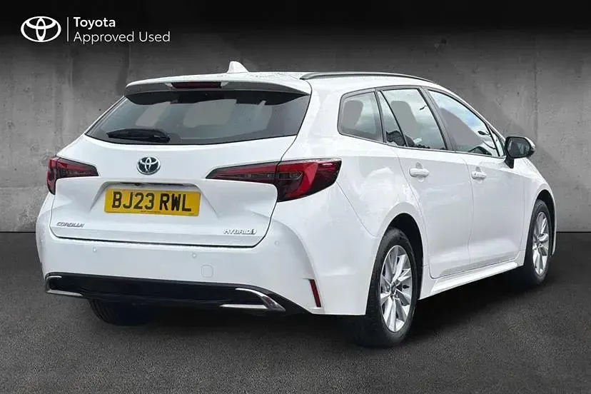 Used Toyota Corolla 140 HP (102 kW) 2023 White Estate