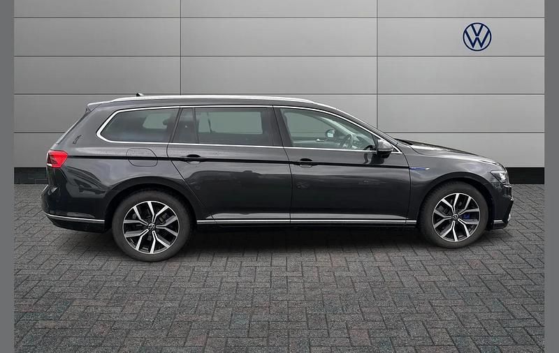Used VW Passat GTE 218 HP (160 kW) 2022 Grey Estate