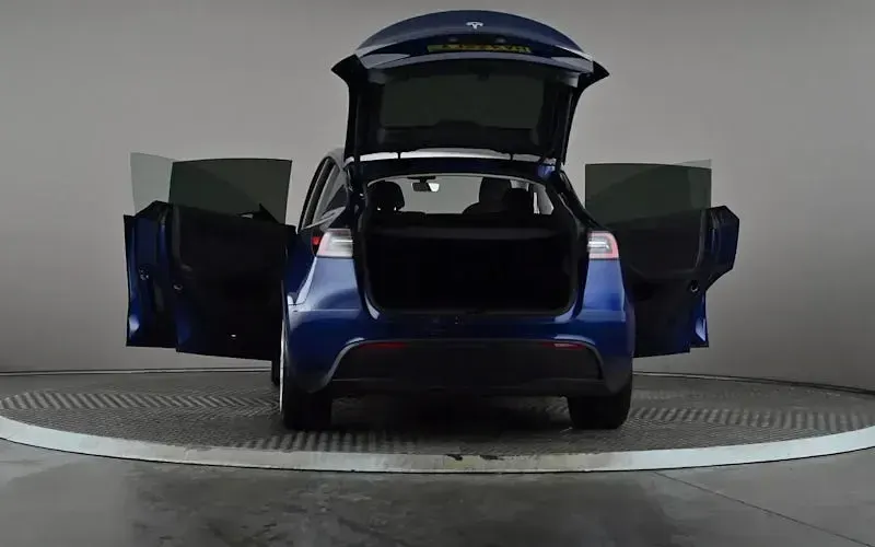 Used Tesla Model Y Long Range AWD 378 kW (514 HP) 2022 Blue SUV