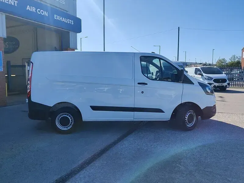 Used Ford Transit Custom 105 HP (77 kW) 2023 White Van