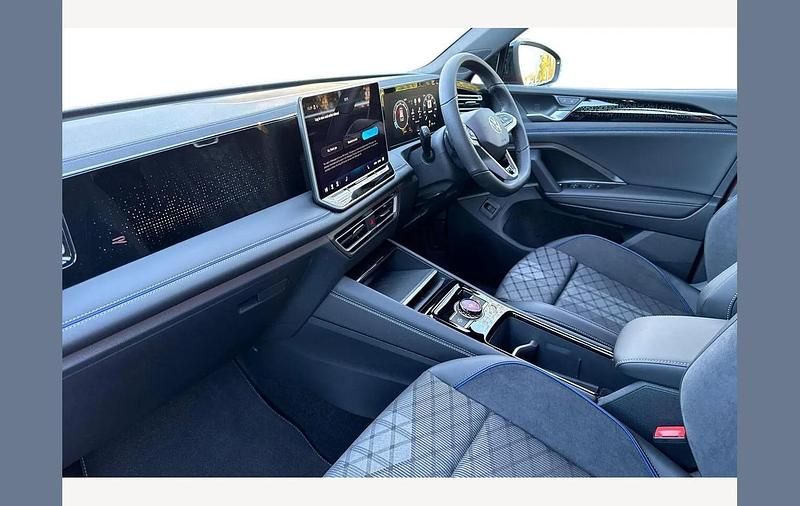 New VW Tiguan R-line 150 HP (110 kW) 2025 Red SUV