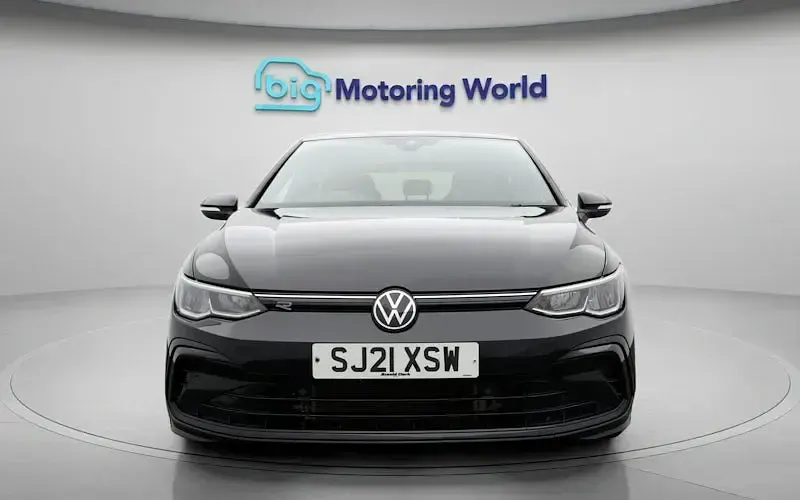 Used VW Golf VIII R-line 131 HP (96 kW) 2024 Hatchback