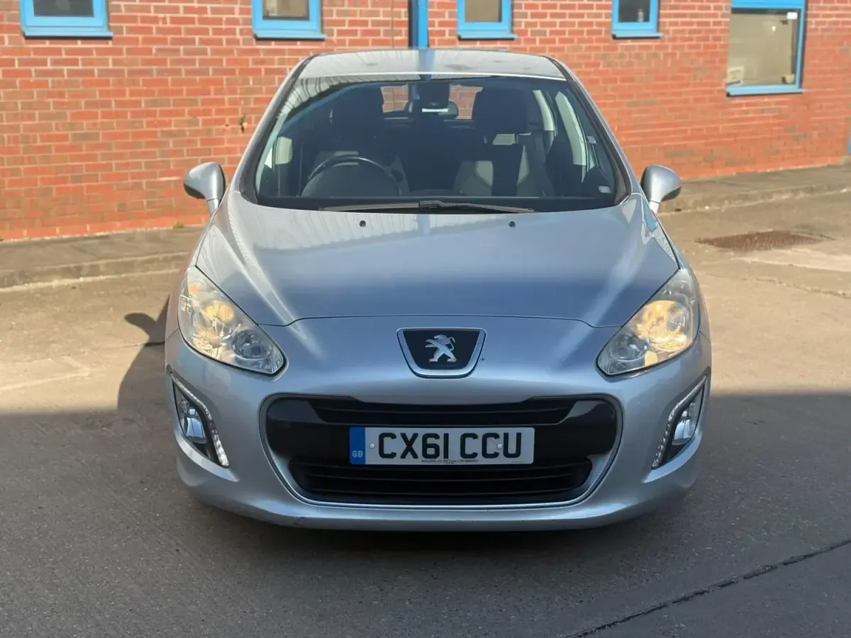 Second-hand Peugeot 308 Active 2011 Argintiu Hatchback