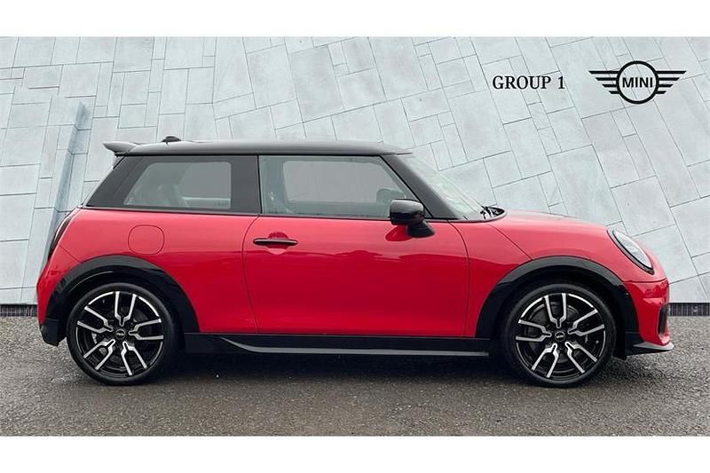Used Mini Cooper Hatch 114 kW (156 HP) 2025 Red Hatchback