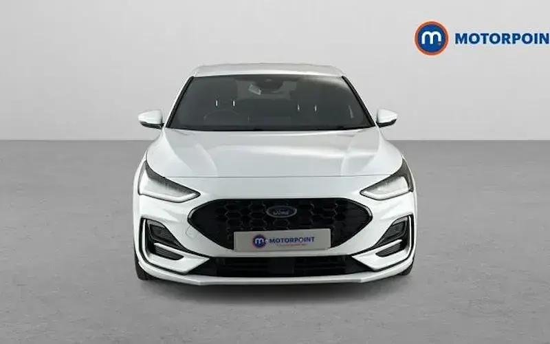 Used Ford Focus ST-Line 125 HP (91 kW) 2024 White Hatchback