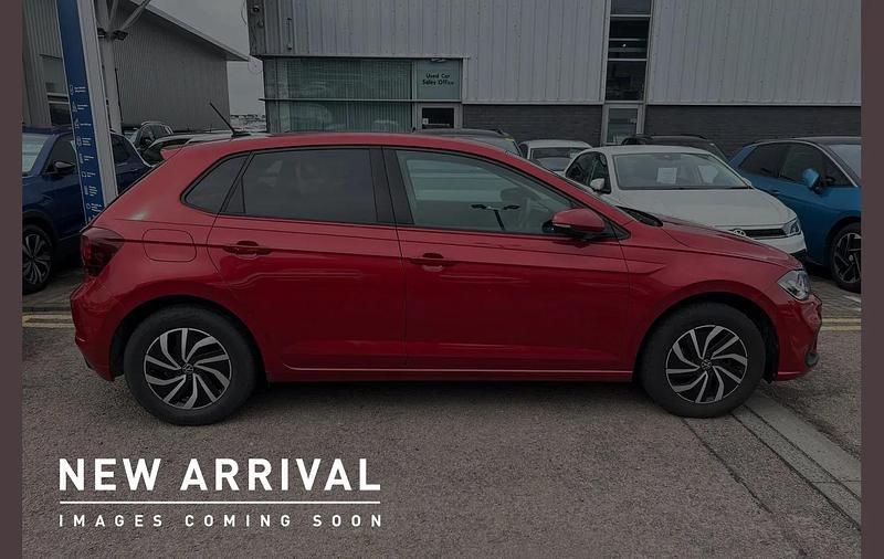 Used VW Polo Life 95 HP (69 kW) 2023 Red Hatchback
