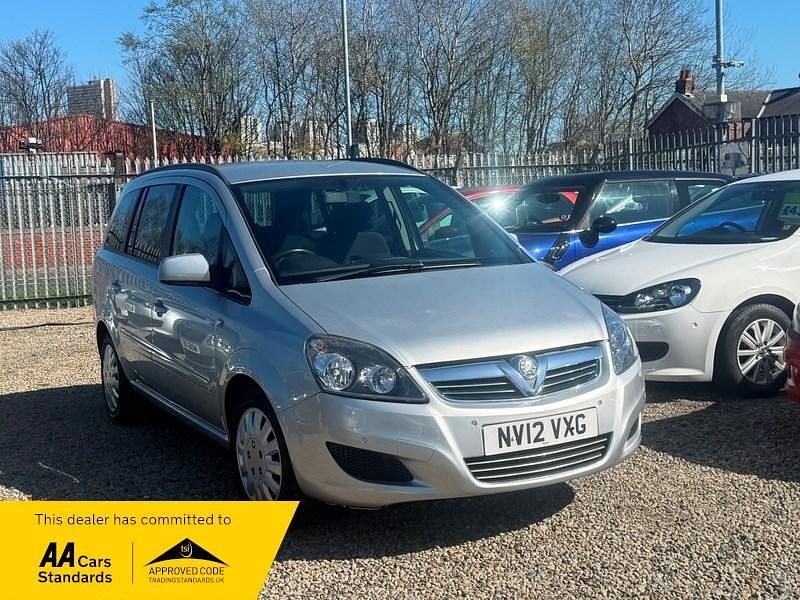 Second-hand Vauxhall Zafira 115 CP (84 kW) 2012 Argintiu Monovolum