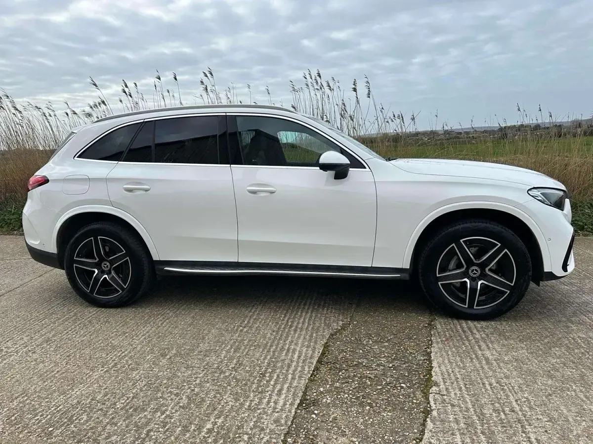 Usado Mercedes GLC300e AMG line 2025 Branco Carrinha