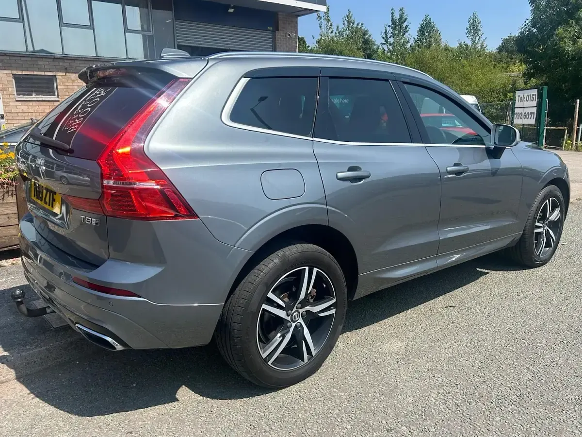 Used Volvo XC60 R-Design 384 HP (282 kW) 2019 Grey SUV