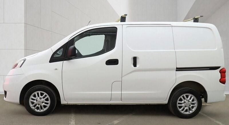 Used Nissan NV200 Tekna 110 HP (80 kW) 2015 White MPV