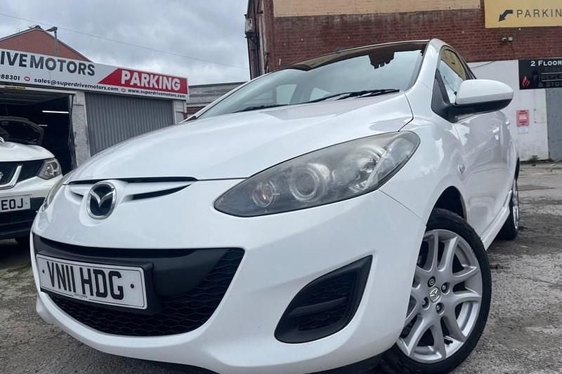 Used Mazda 2 2011 White Hatchback