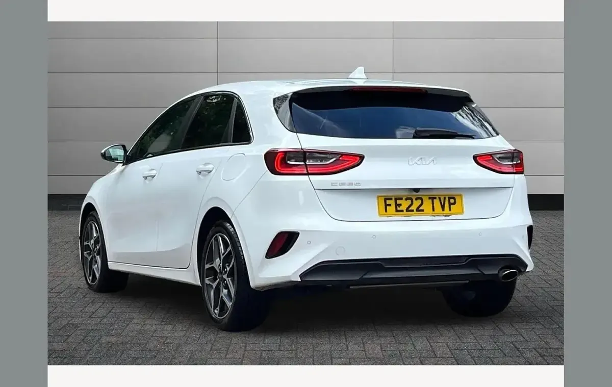 Used Kia Ceed 158 HP (116 kW) 2022 White Hatchback