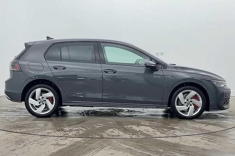 Second-hand VW Golf VIII GTE 272 CP (200 kW) 2025 Gri Hatchback