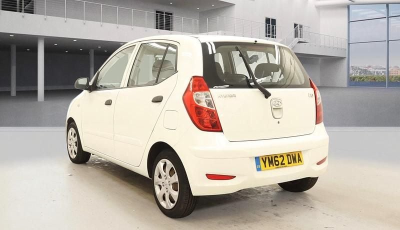 Used Hyundai i10 Classic 85 HP (62 kW) 2013 White Hatchback