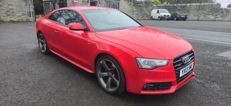 Usado Audi A5 Black Edition 177 HP (130 kW) 2013 Vermelho Coupé
