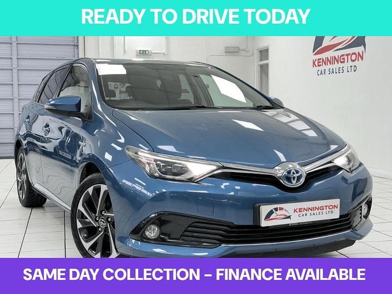 Used Toyota Auris Hybrid Design 136 HP (100 kW) 2015 Blue Hatchback