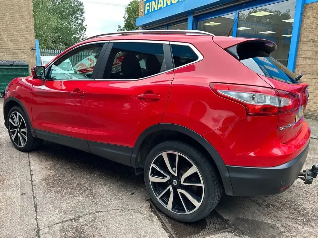 Used Nissan Qashqai Tekna 2017 Red SUV