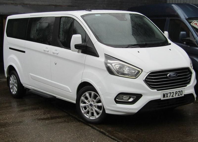 Used Ford Tourneo Custom Titanium 130 HP (95 kW) 2022 White Van