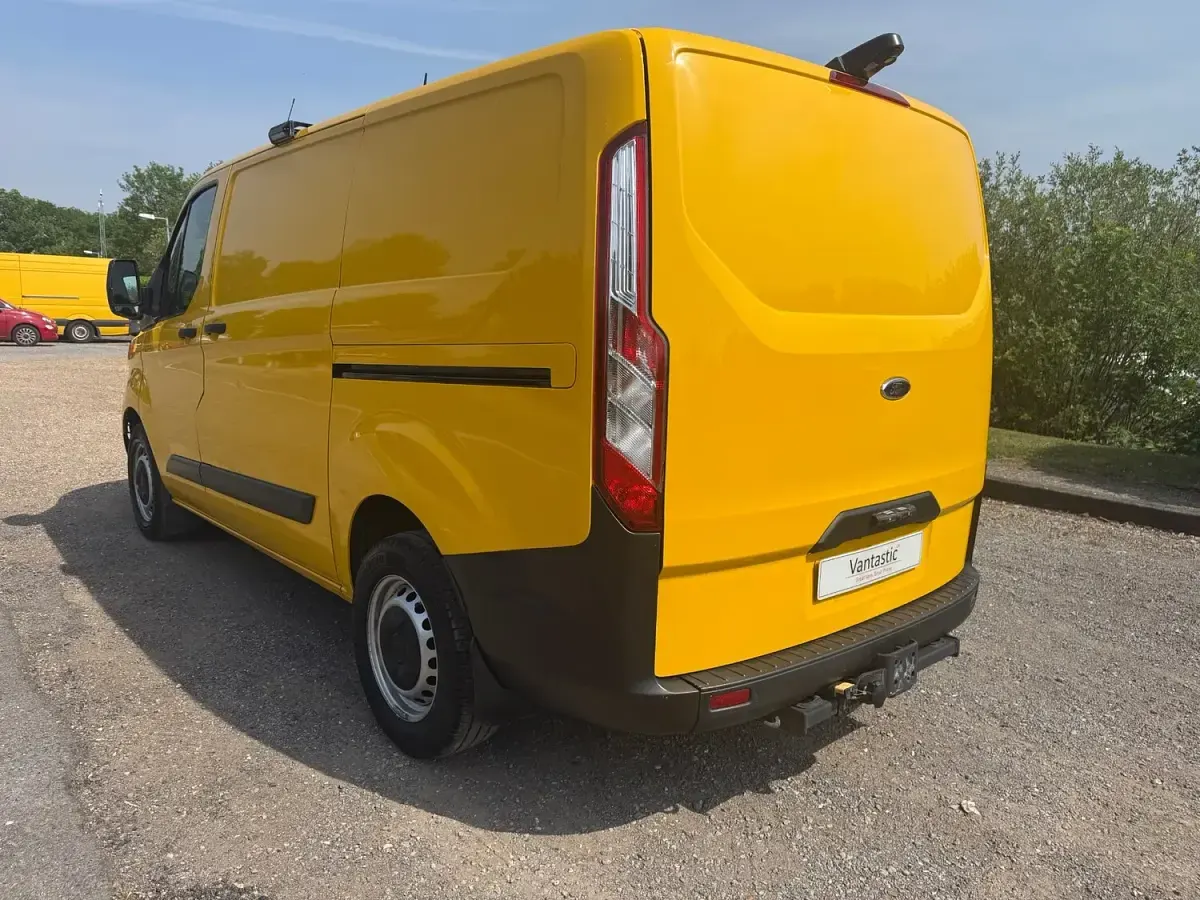 Used Ford Transit Custom 130 HP (95 kW) 2022 Yellow Van