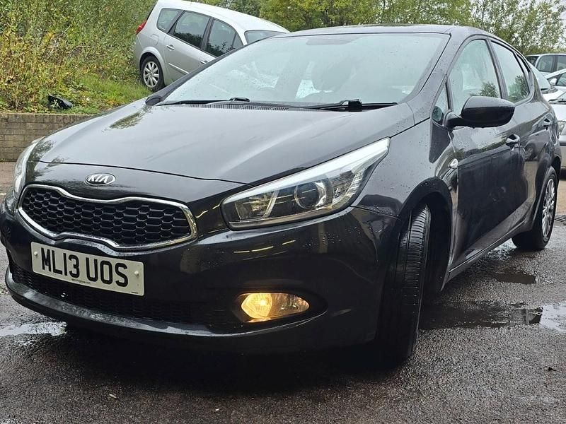 Black Used 2013 Kia Ceed Hatchback | £2,995 (Good price) - Image 1/4