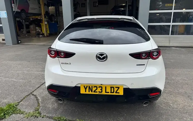 Used Mazda 3 Inclusive 186 HP (136 kW) 2022 White Hatchback