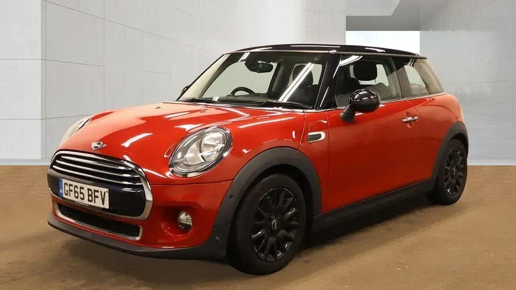 Used Mini Cooper Hatch 136 HP (100 kW) 2015 Red Hatchback