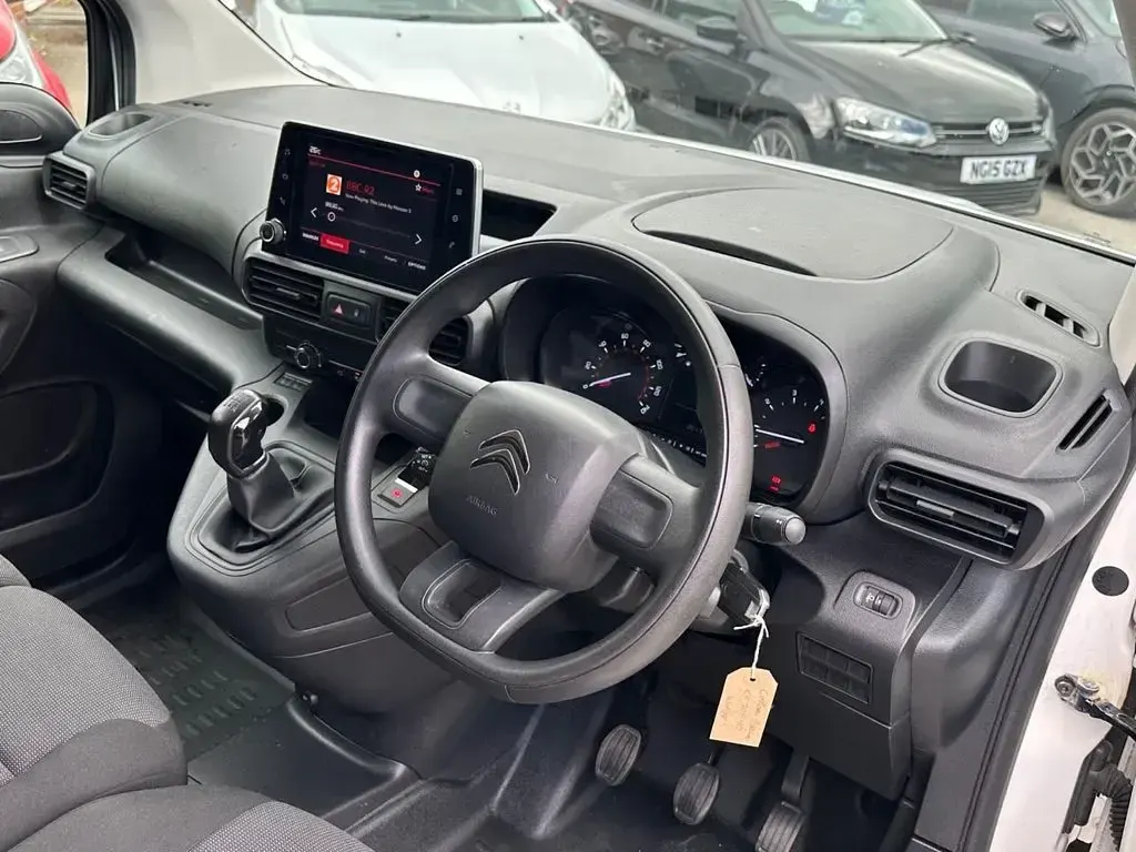 Used Citroën Berlingo 75 HP (55 kW) 2021 White MPV