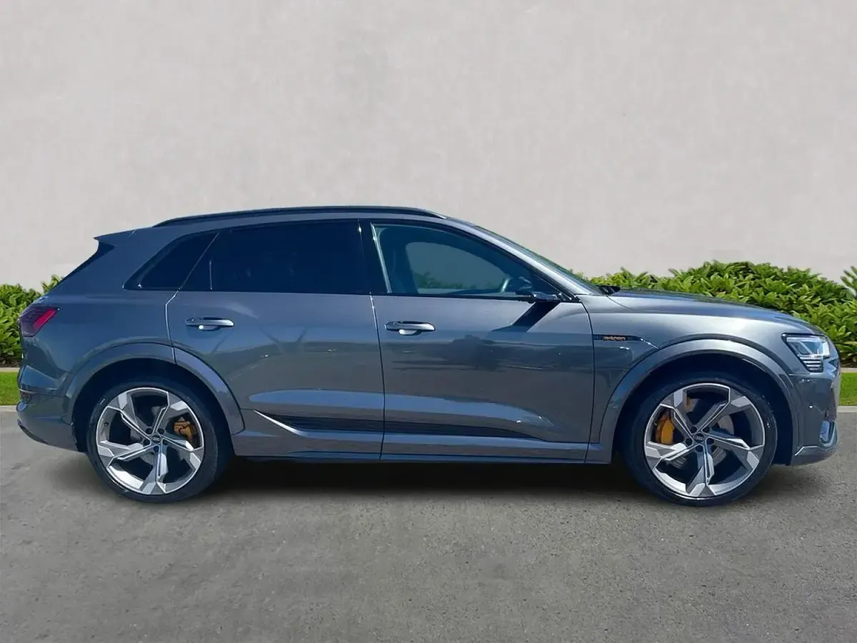 Used Audi e-tron Comfort 369 kW (503 HP) 2022 Grey SUV