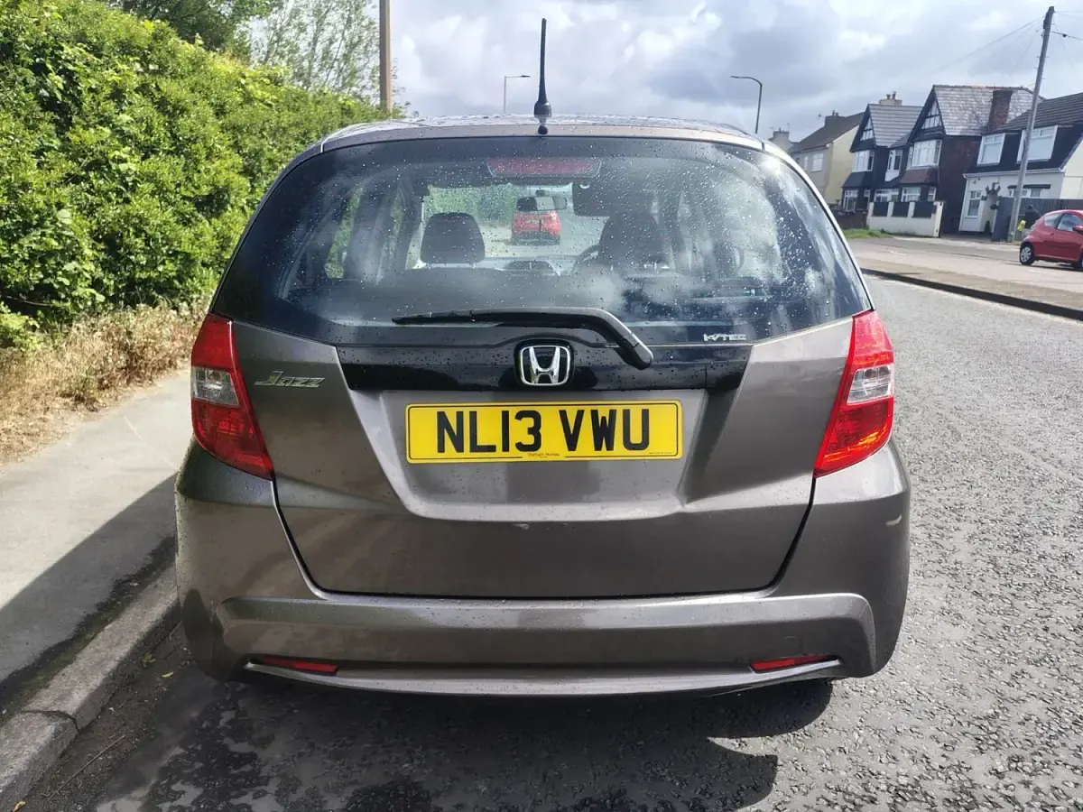 Used Honda Jazz S 90 HP (66 kW) 2013 Brown Hatchback