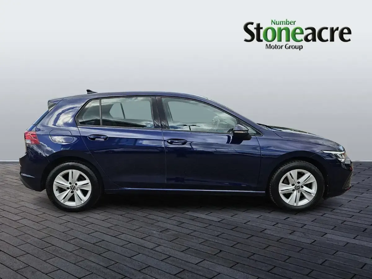 Used VW Golf VII Life 130 HP (95 kW) 2021 Blue Hatchback
