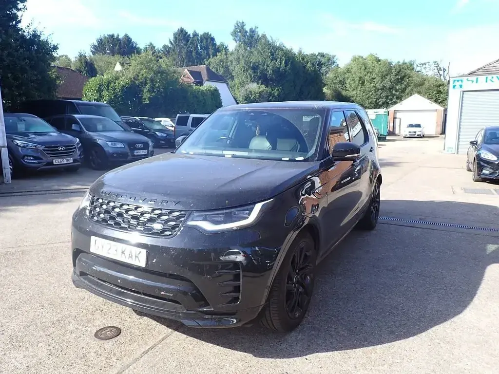 Used Land Rover Discovery HSE Dynamic 300 HP (220 kW) 2023 Black SUV