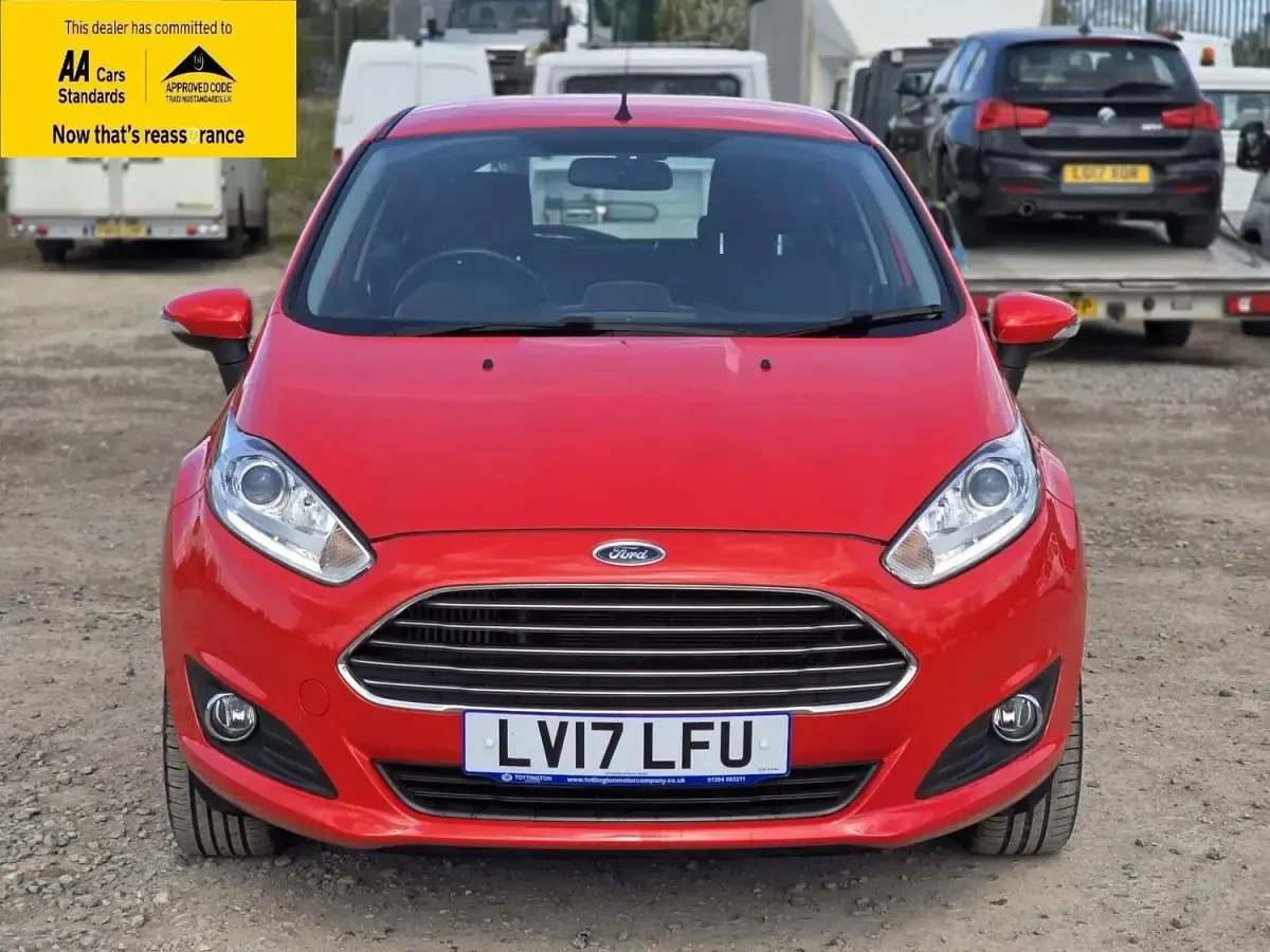 Used Ford Fiesta Zetec 100 HP (73 kW) 2017 Red Hatchback