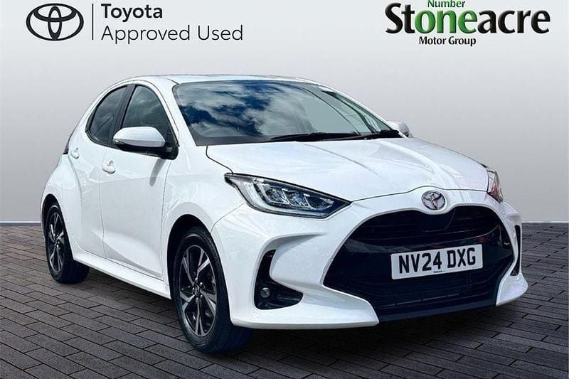 White Used 2024 Toyota Yaris Hybrid Design Hatchback | £18,500 (Good price) - Image 1/2