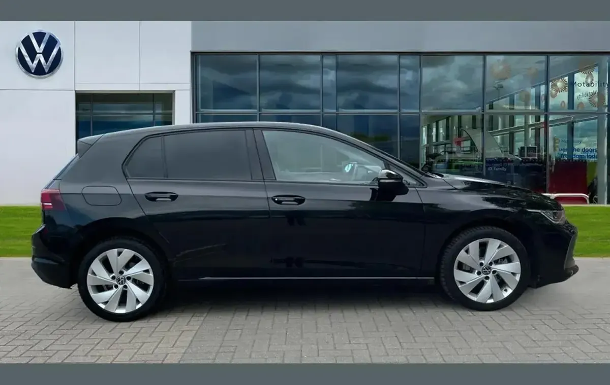 Gebraucht VW Golf VIII Match 200 PS (147 kW) 2025 Schwarz Kleinwagen