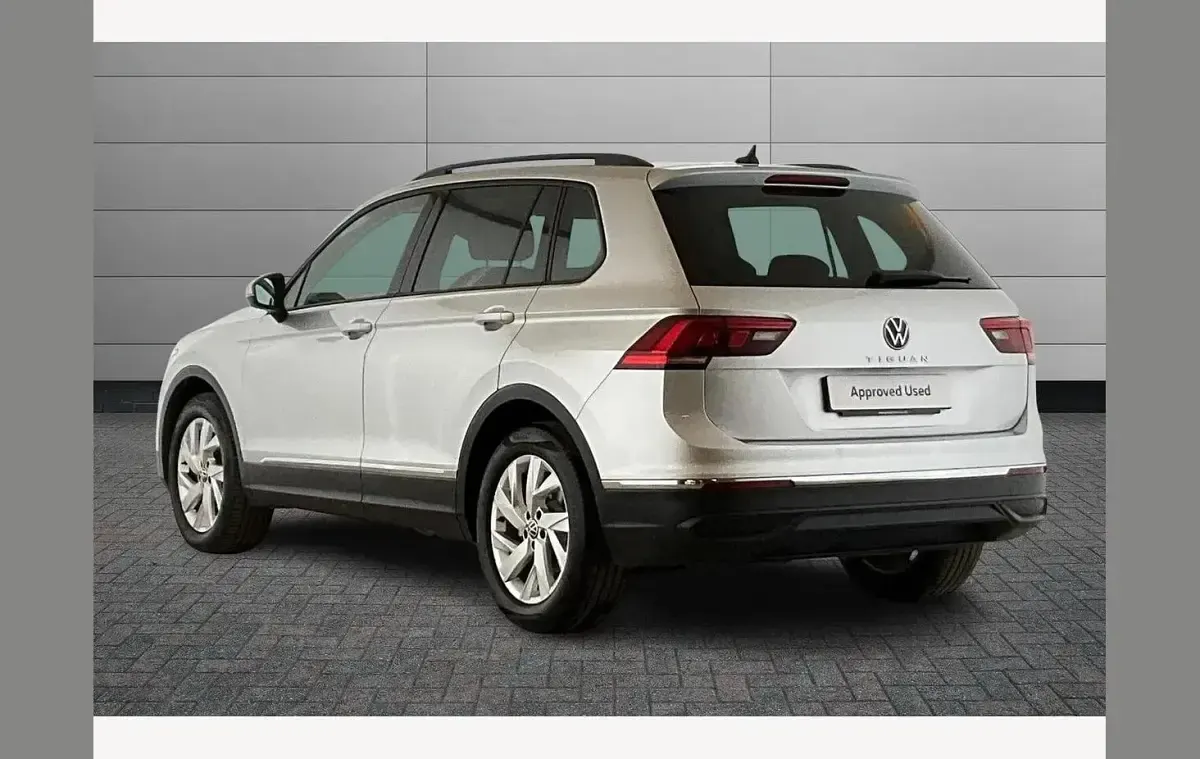 Used VW Tiguan Life 150 HP (110 kW) 2021 Reflex silver SUV