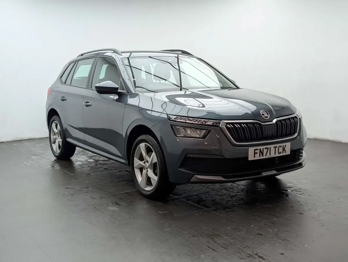 Usado Skoda Kamiq SE 115 HP (84 kW) 2021 Cinzento SUV