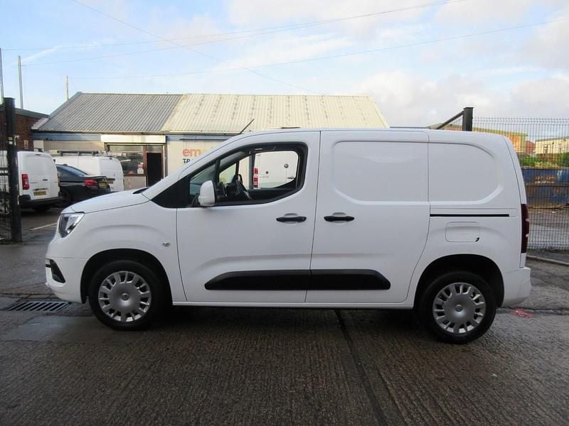 Second-hand Vauxhall Combo Sportive 100 CP (73 kW) 2021 Alb Van