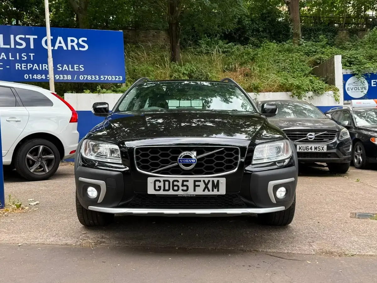 Used Volvo XC70 SE Lux 220 HP (161 kW) 2015 Black Estate