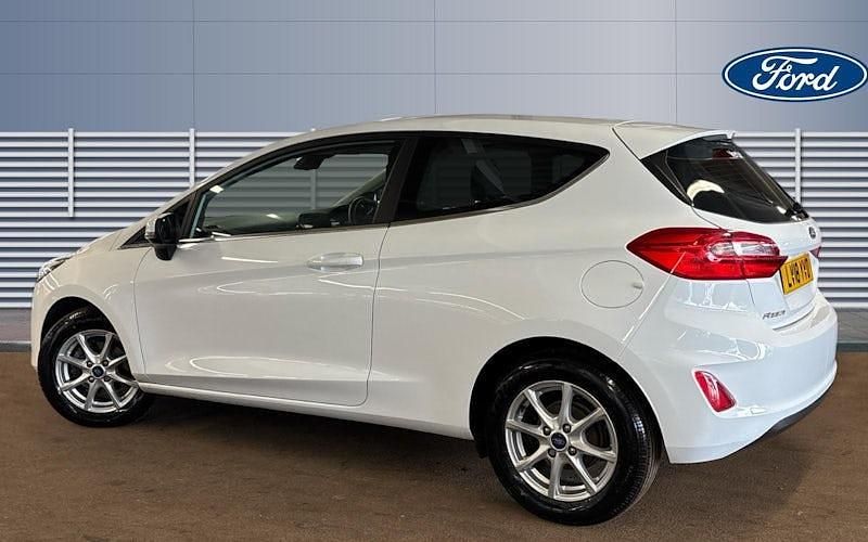 Used Ford Fiesta Zetec 86 HP (63 kW) 2018 White Hatchback