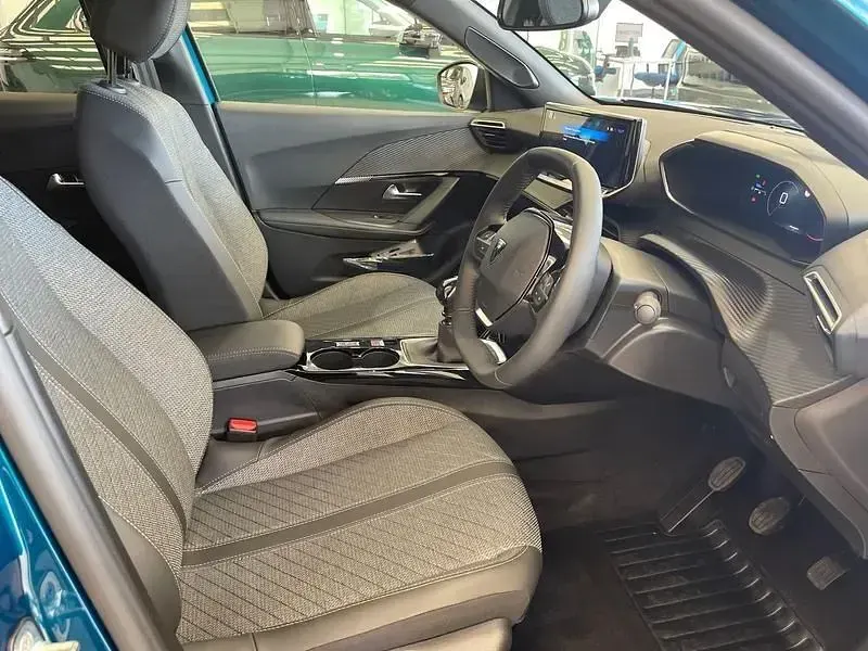 Neu Peugeot 2008 Allure 100 PS (73 kW) 2026 Blau SUV