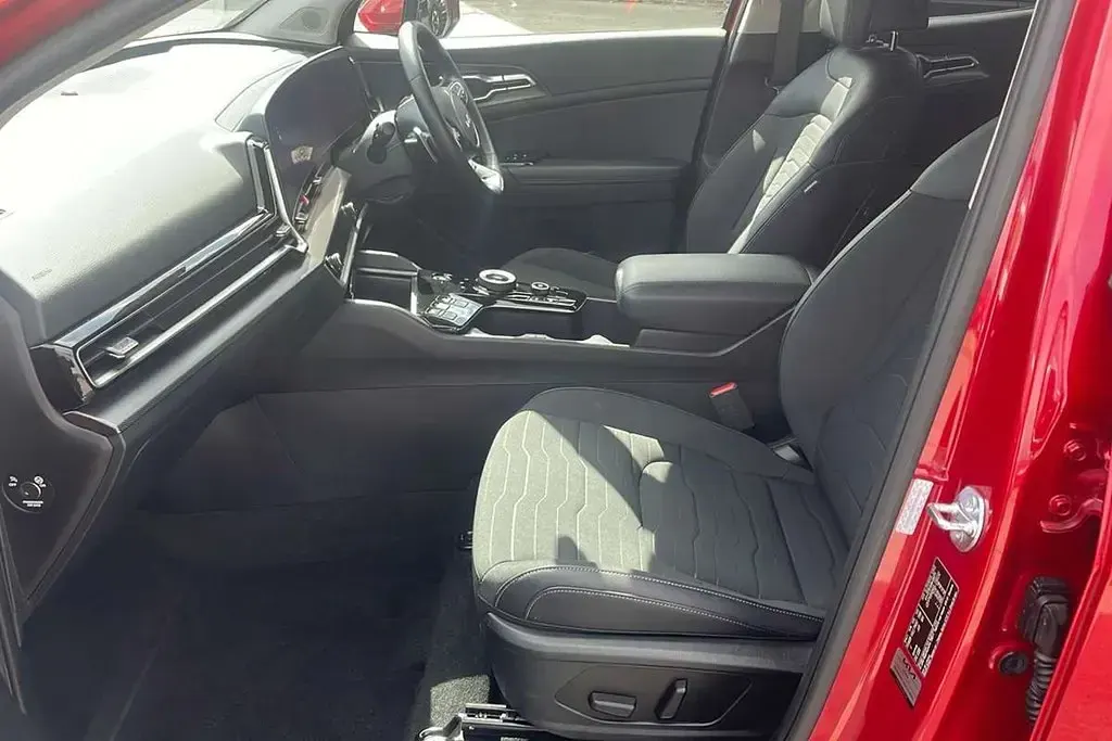 Used Kia Sportage 207 HP (152 kW) 2025 Red SUV