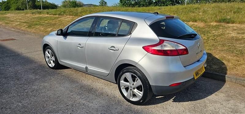 Used Renault Mégane III Dynamique 2013 Metallic silver Hatchback