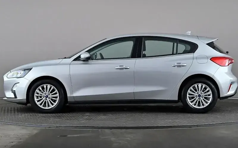 Used Ford Focus Titanium 125 HP (91 kW) 2021 Silver Hatchback