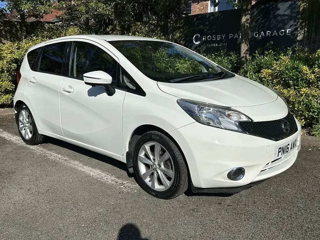 Begagnad Nissan Note Tekna 90 HK (66 kW) 2016 Vit Halvkombi
