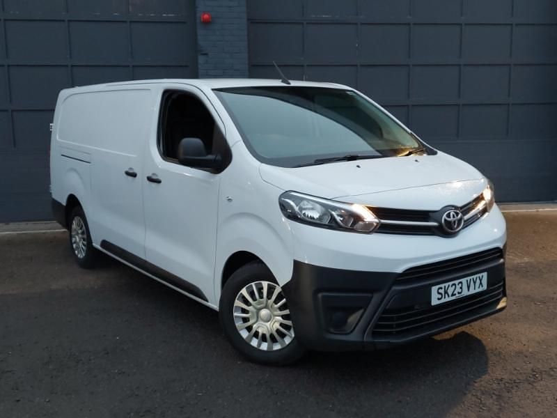 White Used 2023 Toyota Proace MPV | £14,998 (Fair price) - Image 1/4