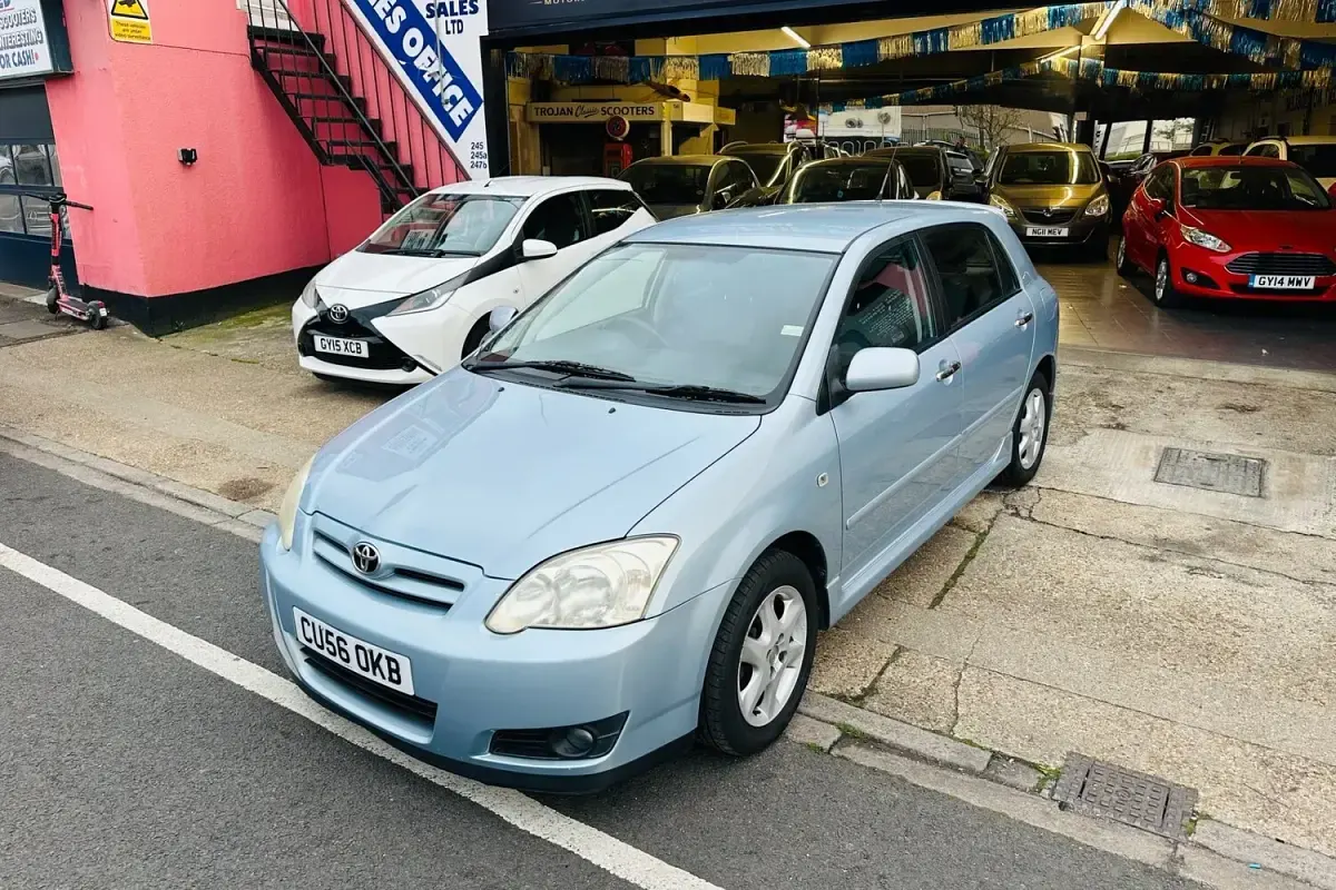 Used Toyota Corolla 110 HP (80 kW) 2006 Blue Hatchback